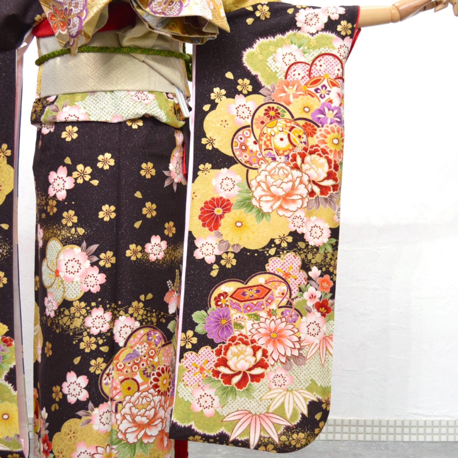 美品》正絹 振袖フルセット S〜Lサイズ 成人式 金駒刺繍 ブラウン 古典