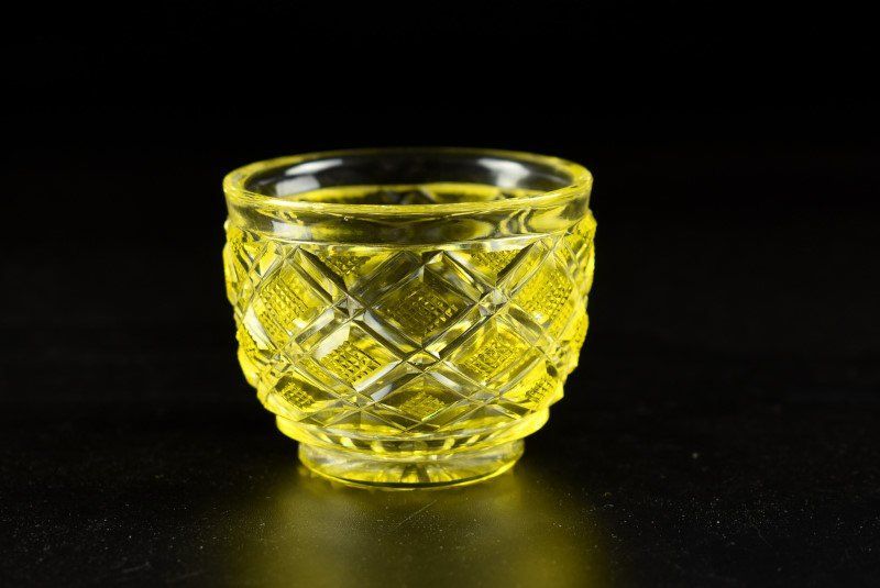 蔵A4222 薩摩切子 被せガラス 猪口 島津 薩摩ガラス工芸 共箱