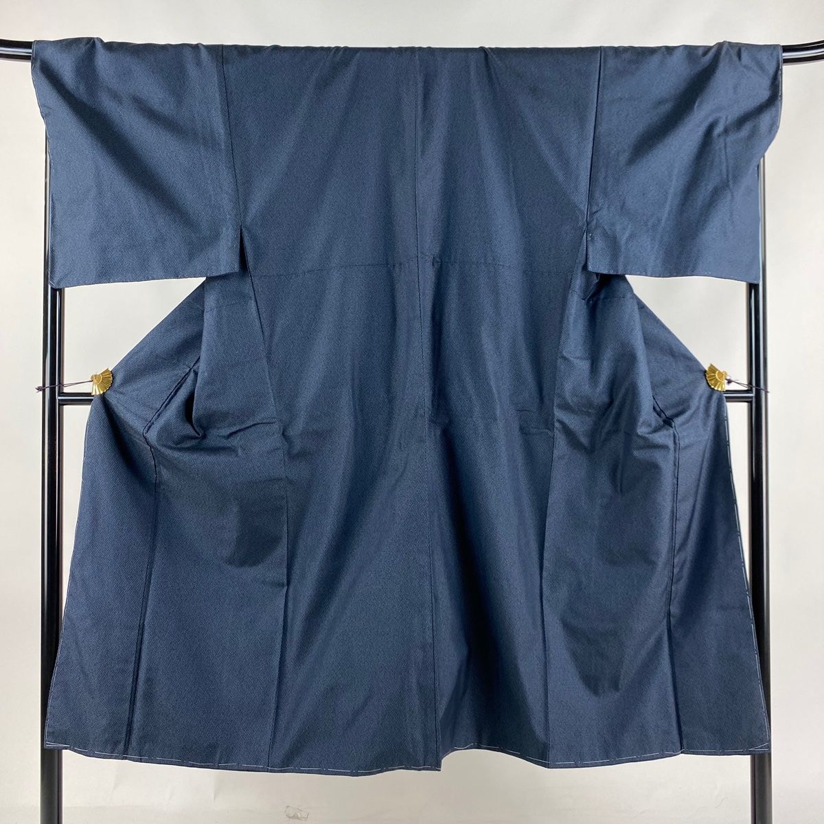 男着物 身丈139cm 裄丈71cm M アンサンブル紬 亀甲絣 紺色 正絹 秀品