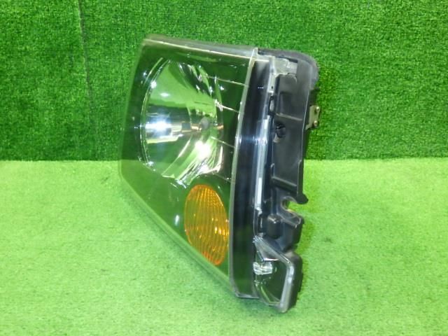 三菱ミニキャブ　純正ヘッドライトU62V スタンレーP5701 三菱ミニキャブ 純正ヘッドライトU62V スタンレーP5701