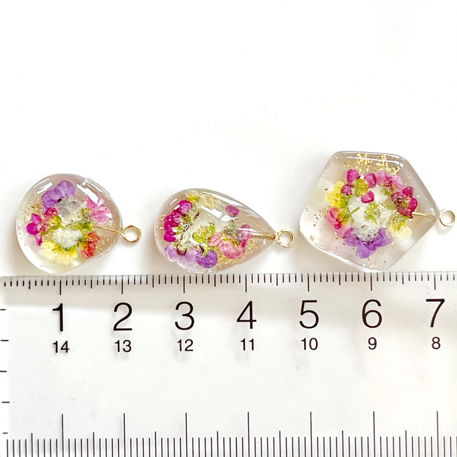 729. 穴あき雫型押し花レジンチャームパーツ(8個)ピアス 材料 | www