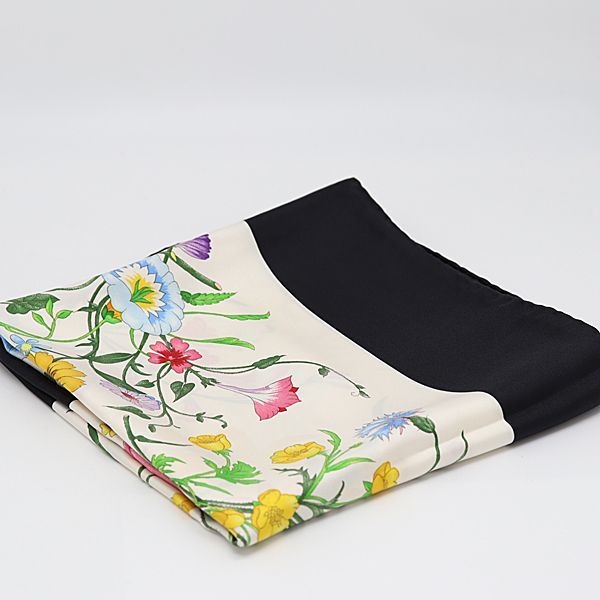 極美品✨GUCCI 花柄 シルク100％ スカーフ ブラック ホワイト 絹 良品 グッチ スカーフ シルク100％ ブラック×花柄×ホワイト