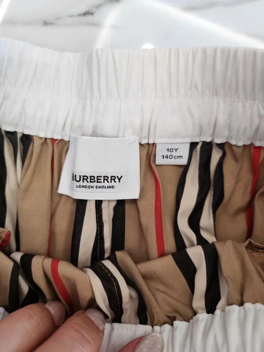 BURBERRY バーバリー 女児 アイコン 半ズボン 10Y