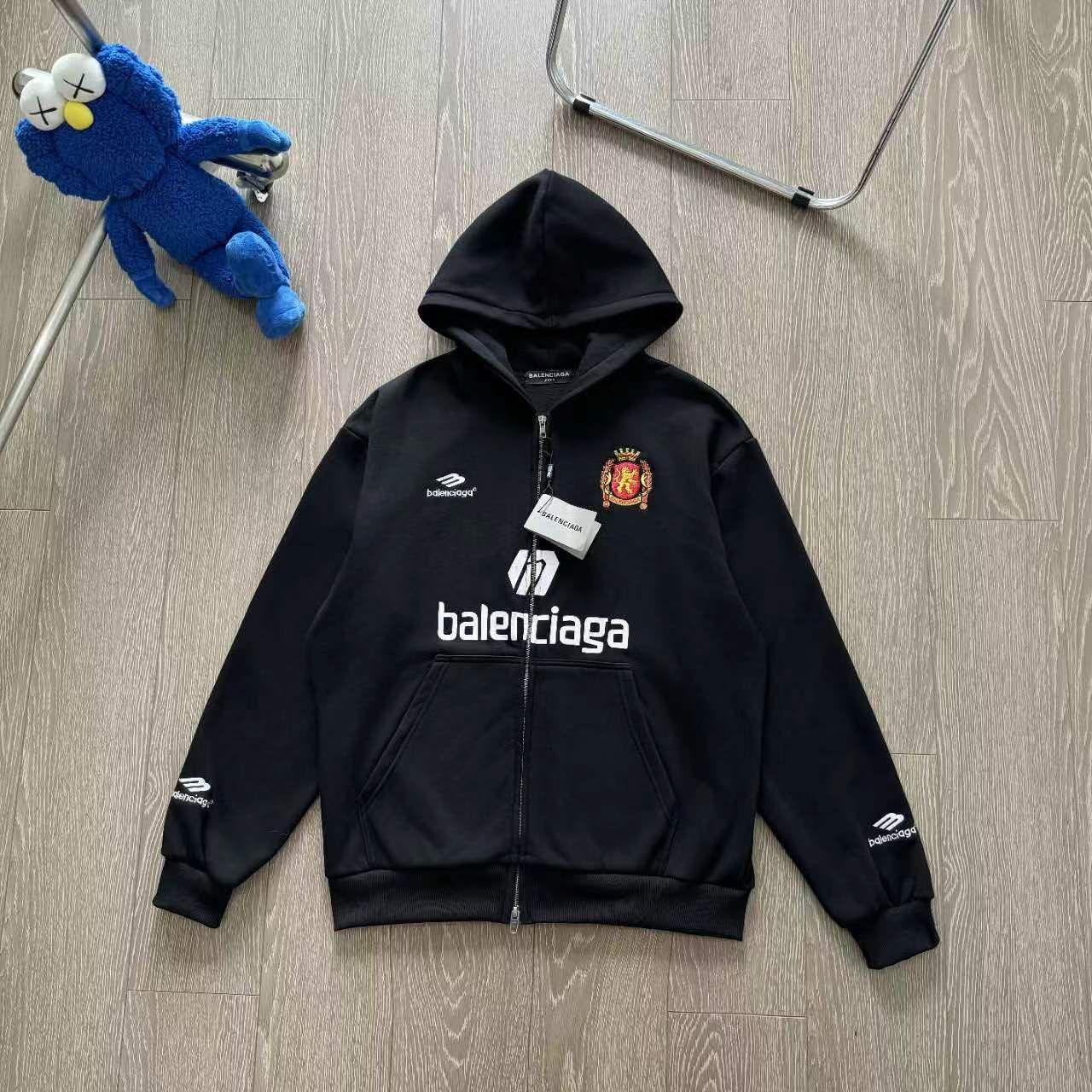 BALENCIAGA SOCCER TOKYO ZIP HOODIE ブラック BALENCIAGA SOCCER TOKYO ZIP HOODIE ブラック