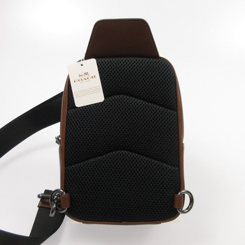 コーチ × ピーナッツ＊スヌーピー レーサー スリングパック COACH OUTLET｜【COACH X PEANUTS】レーサー スリング パック