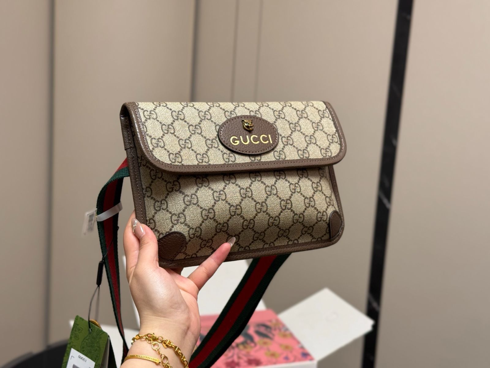 GUCCI 花柄 メタルキャット　ベルト dsdaikokuya_dh53838
