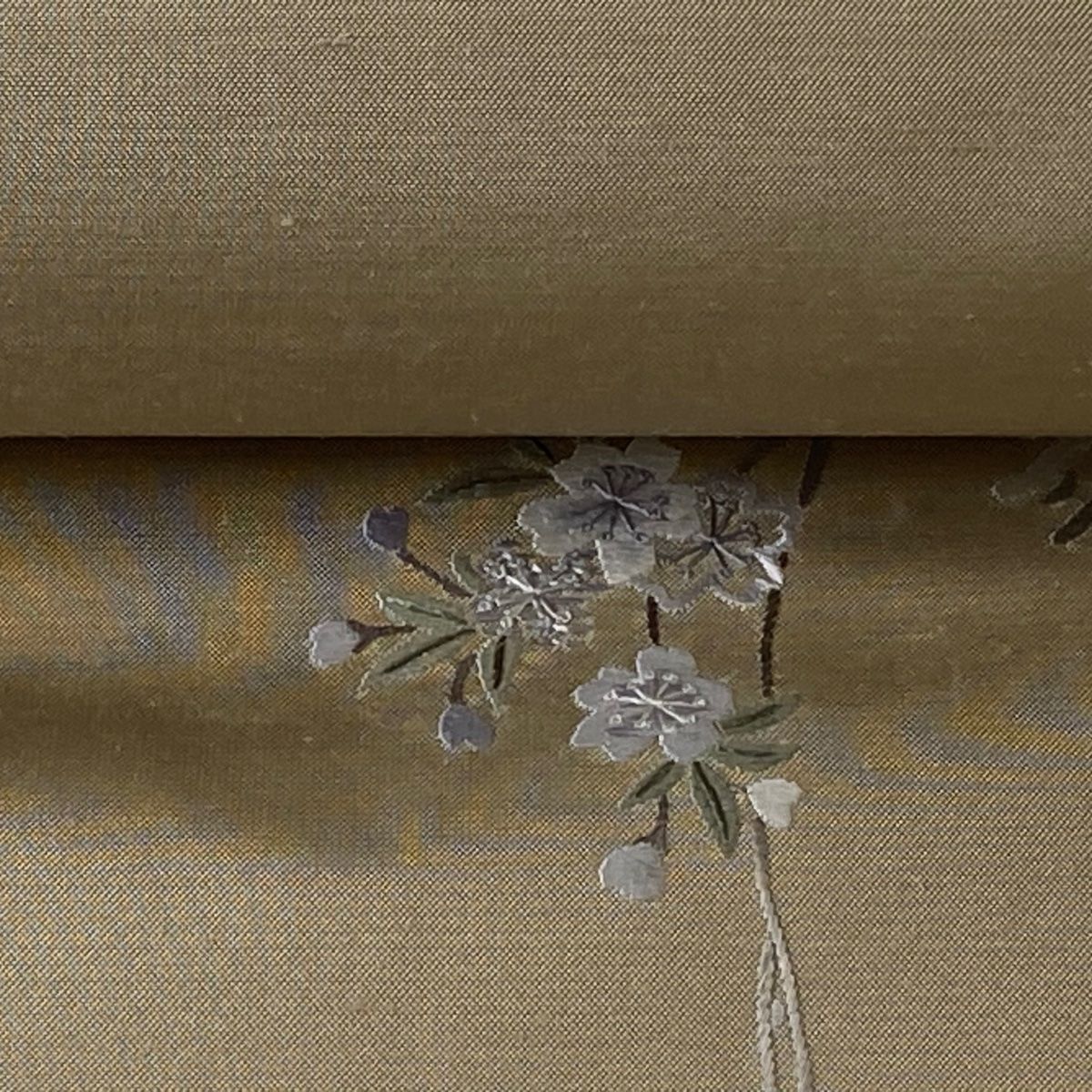 紬付け下げ 刺繍 薄色 正絹 反物 反物】正絹 刺繍柄 付け下げ（薄ブルーグレー系） 0007-01901