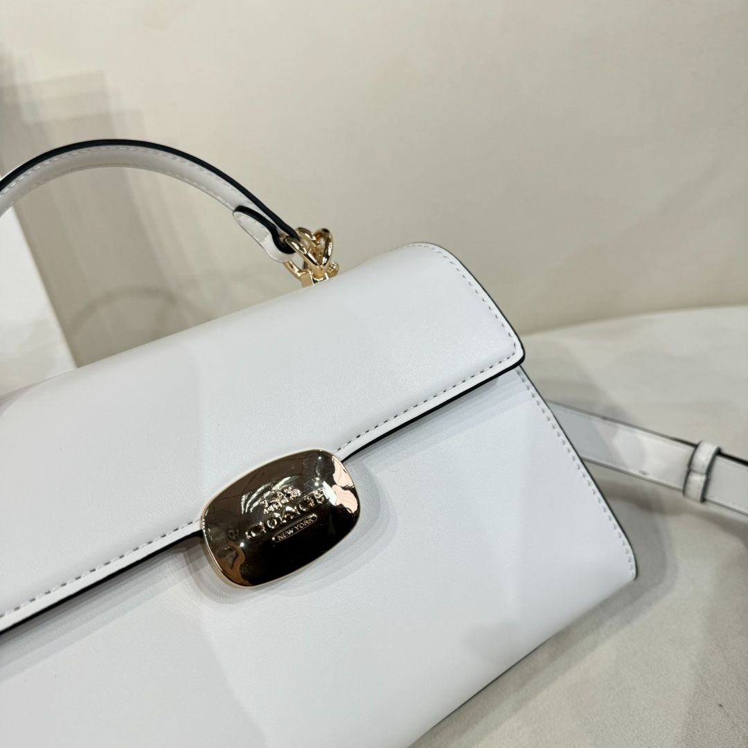値下げ致しました　COACH　ハンドバック COACH - 値下げ❗️コーチ ショルダーバッグ ネイビー3・4枚目