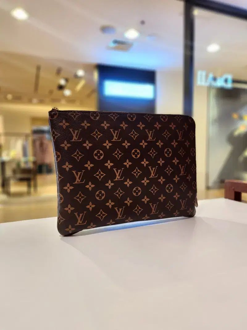 ルイヴィトン モノグラム エテュイ ボヤージュ MM クラッチバッグ ウール付き M44499