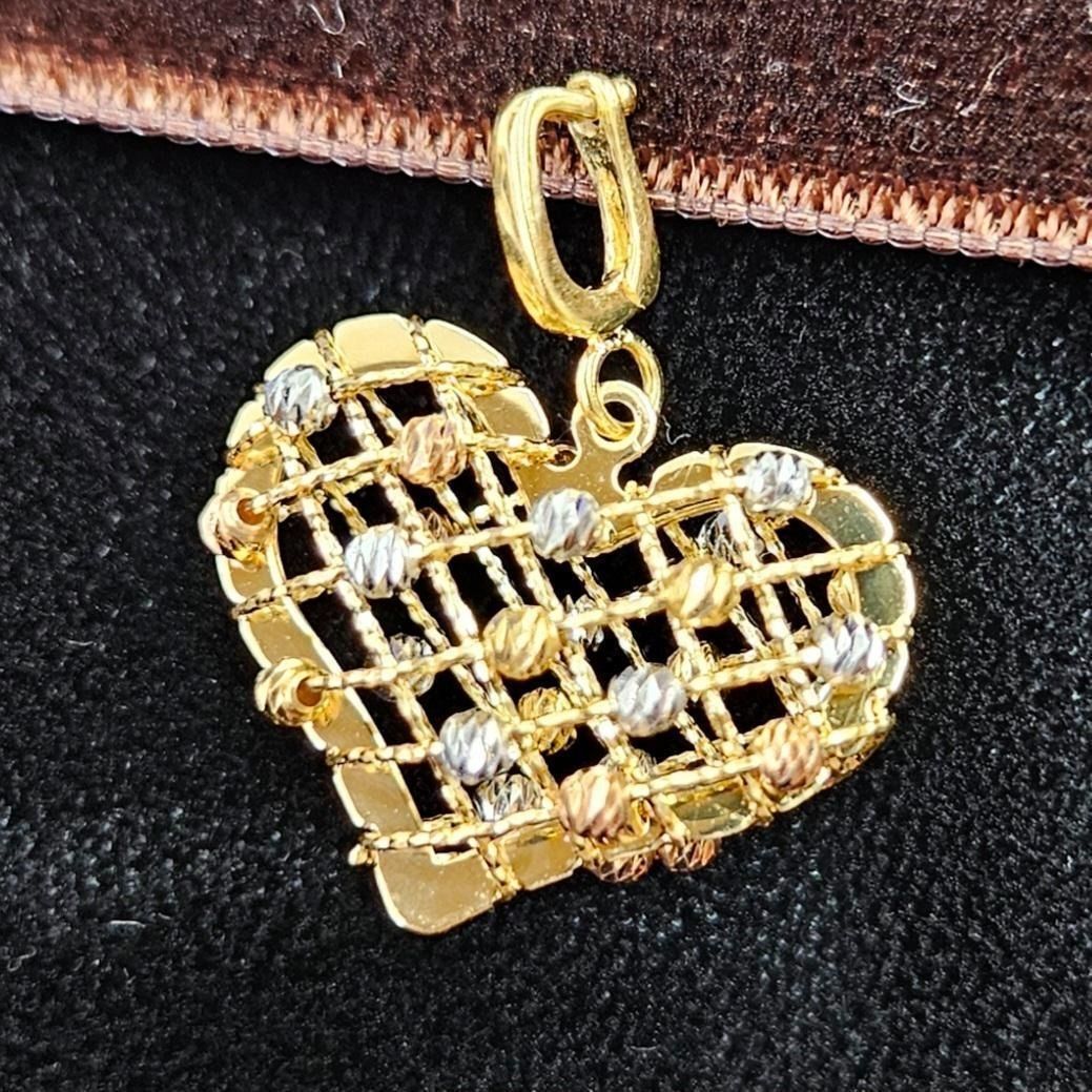 キラキラ輝く！18金 K18 スリーカラー 立体的 ハート ペンダント 