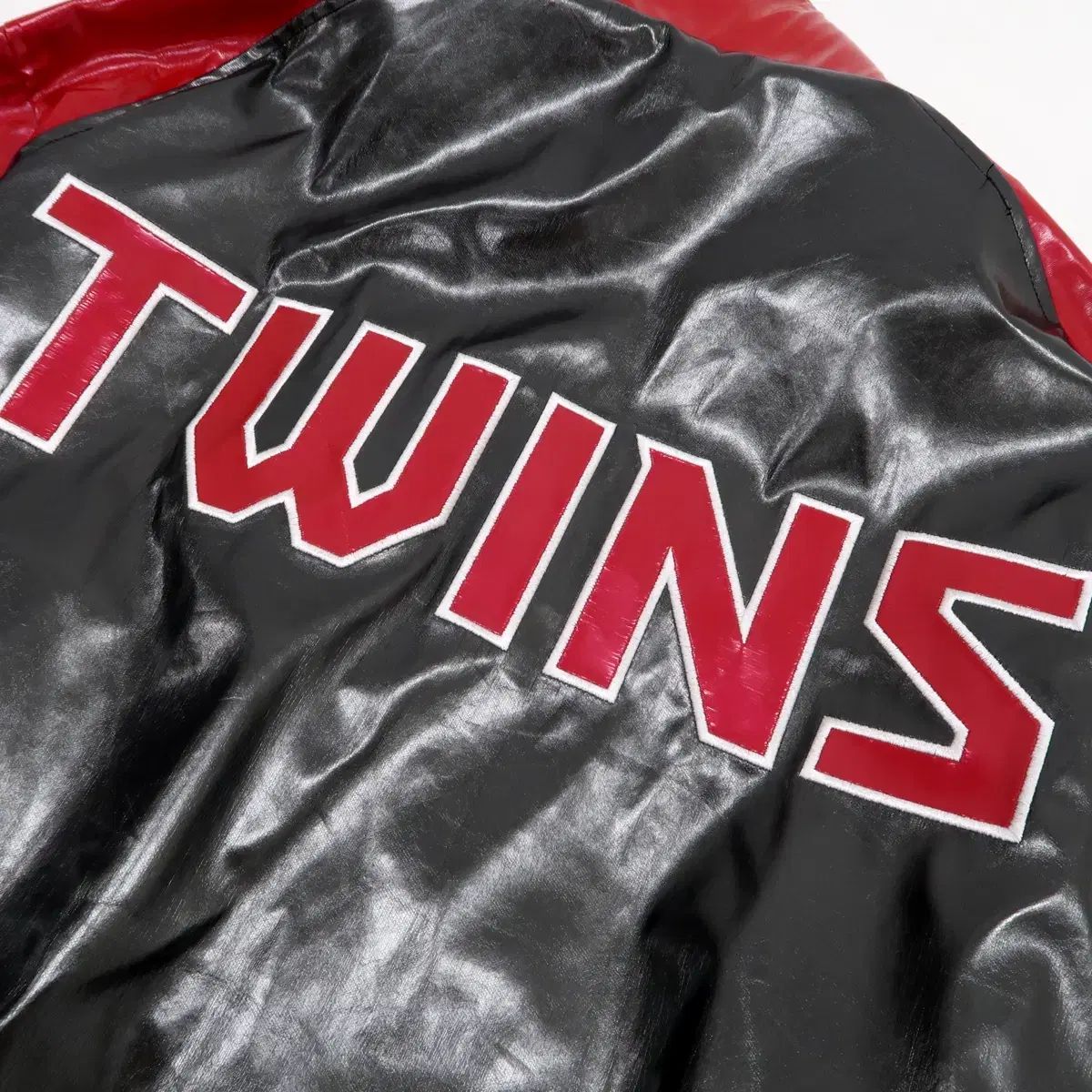 サテンジャンパー