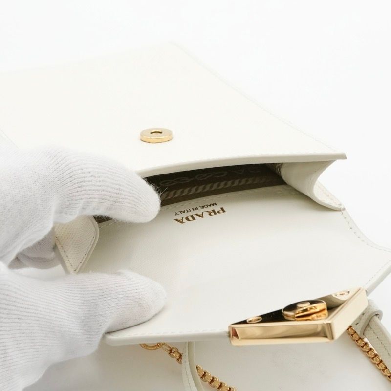 プラダ PRADA 携帯・スマホアクセサリー ホワイト ゴールド