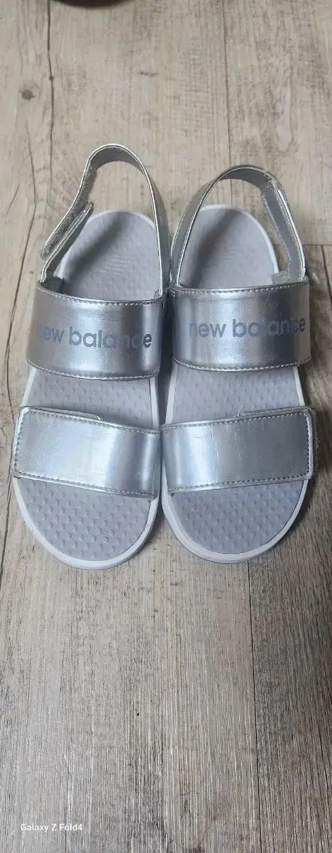 New Balance ニューバランス 子供用サンダル 210