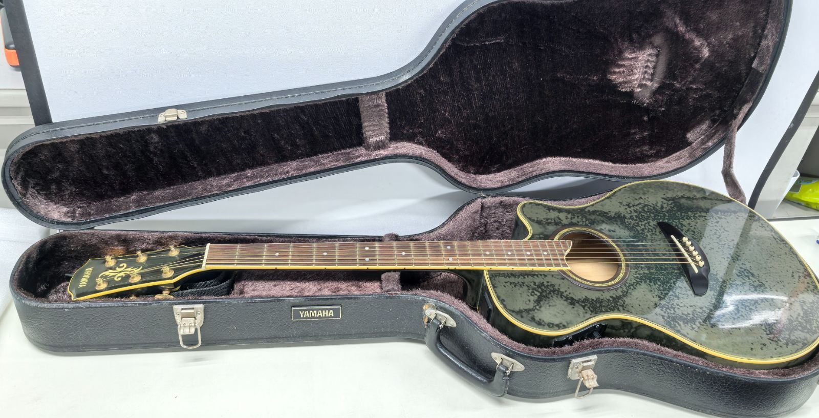 エレクトリックアコースティックギター