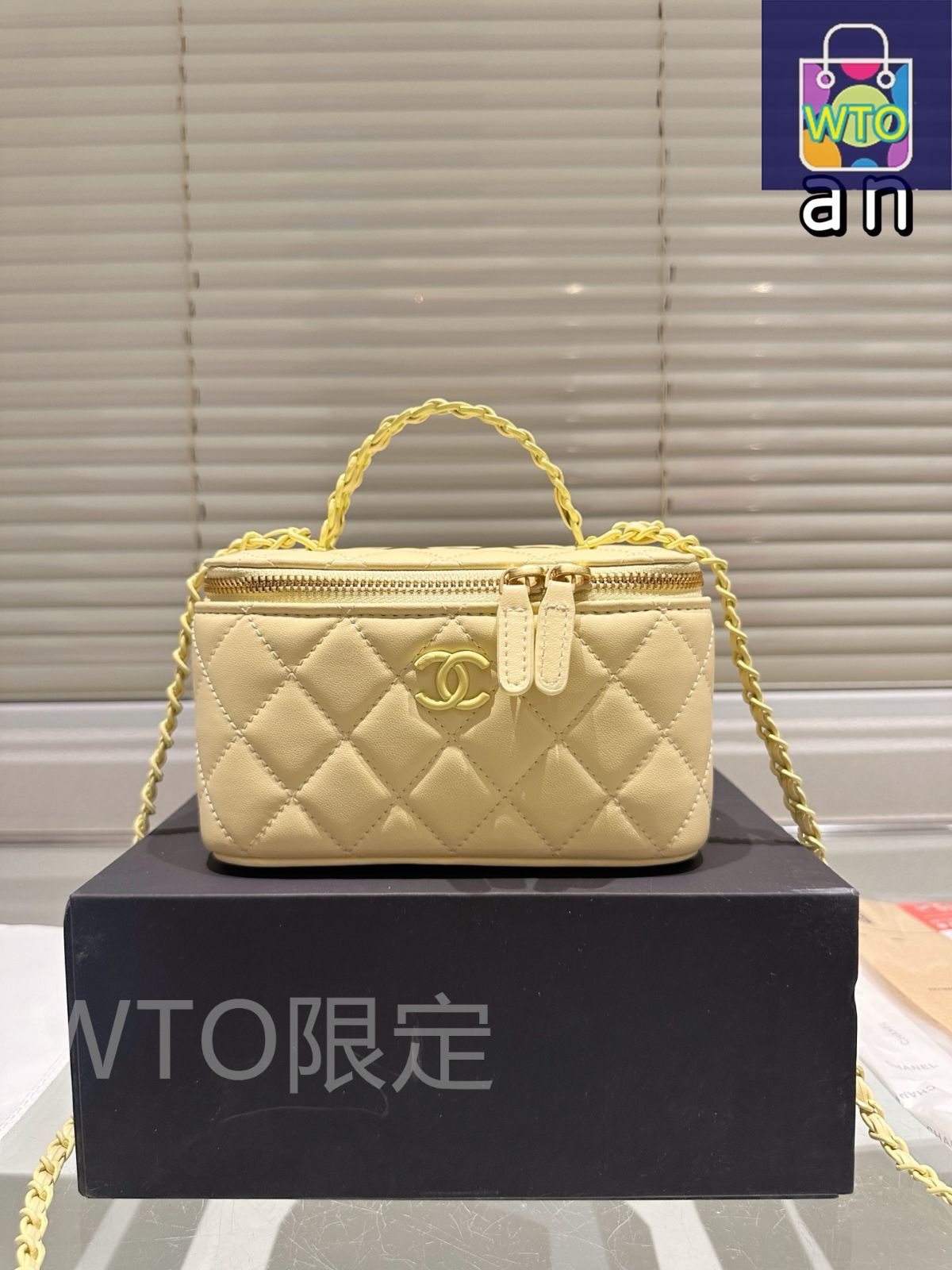 今日特価】Chanel Lipstick Case & Makeup Box - シャネル