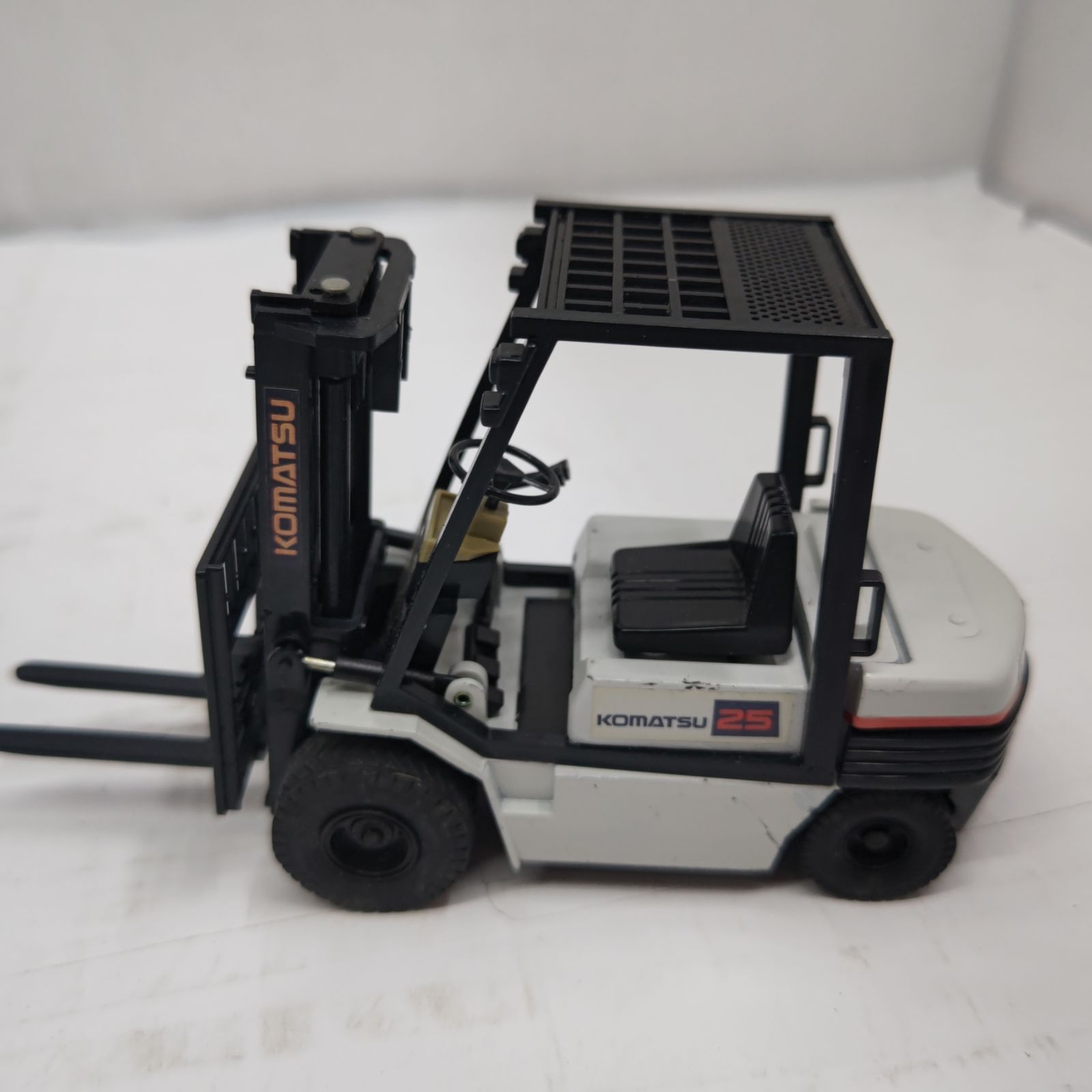 h62359 KOMATSU 小松フォークリフト 1/20 FD25-11ミニカー 置物 玩具