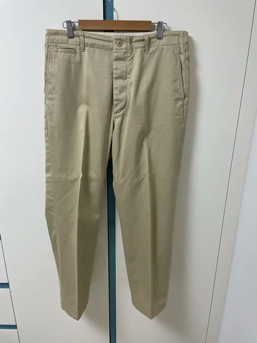 オフィサーチノ ベージュ