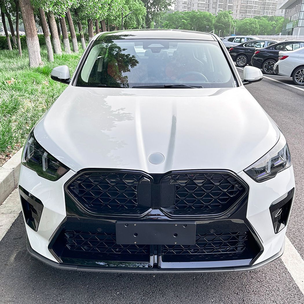BMW X2 U10 M Sport 2025 MPフロントバンパーリップ フロントスプリッター 鋼琴黒 カーボン調 ABS製外装カスタム