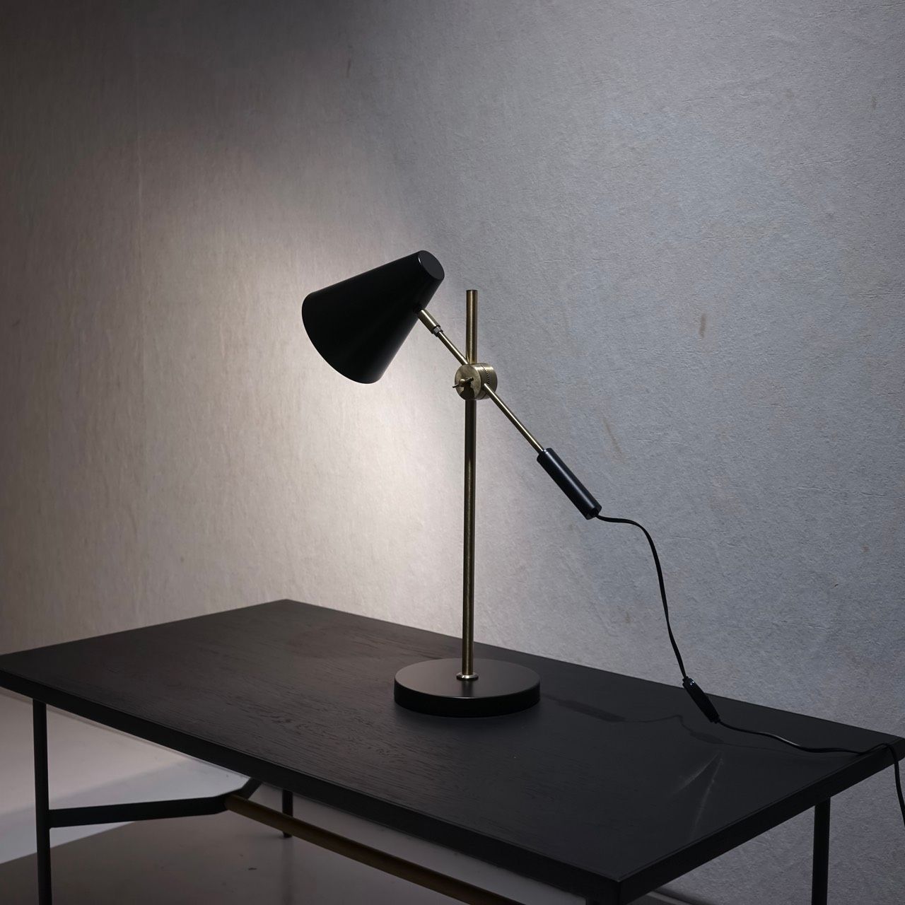 ELUX エルックス BROOK TABLE ブルック テーブルランプ スタンドライト 卓上照明 真鍮 ブラック モダン ミッドセンチュリー ホテルライク イタリア NEXPOTALLINN_EU