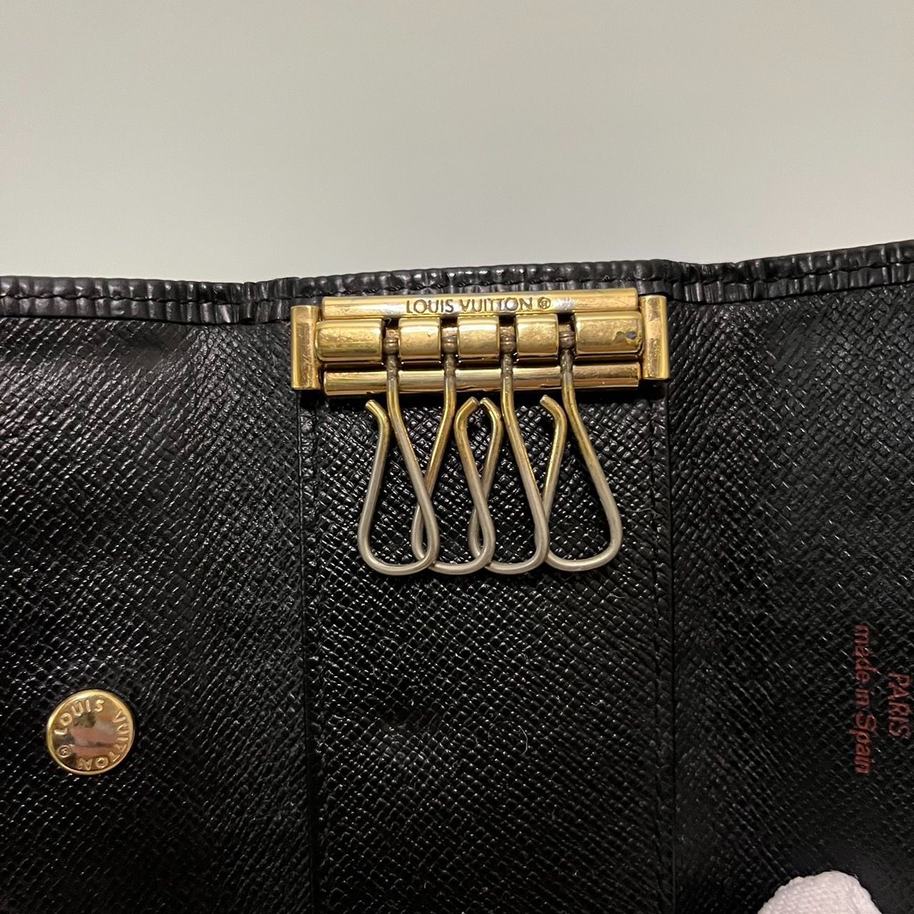 美品】Louis Vuitton ルイヴィトン キーケース ブラック エピ Amazon