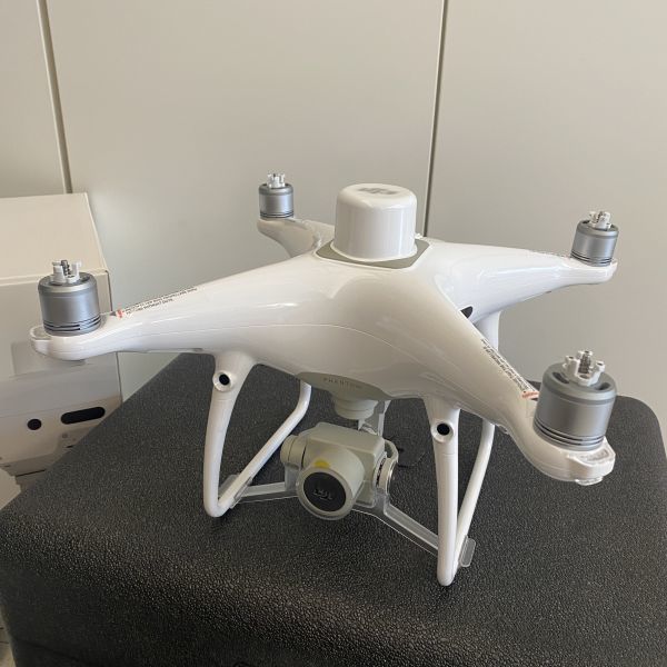 最新品人気PHANTOM4 ファントム ドローン パーツ・ケースセット 送信機 プロペラ バッテリー 空撮 撮影 送信機