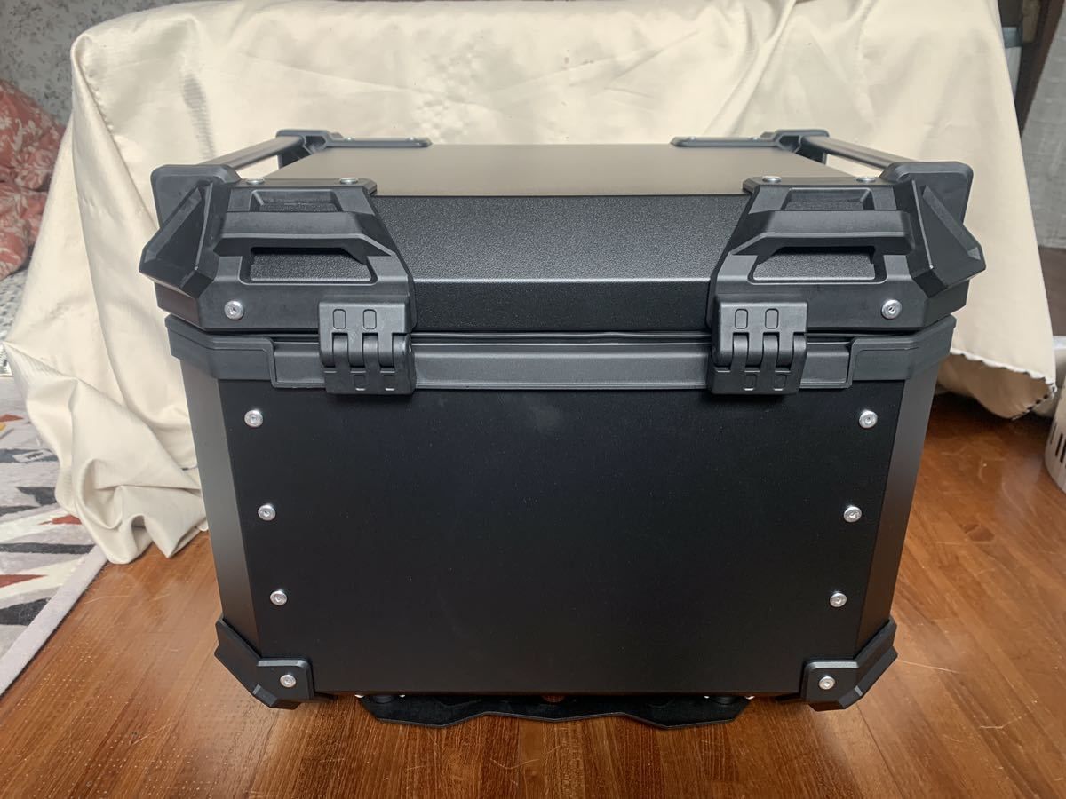今年も大人気！ リアボックス モノキーケース バイク用トップケース 取り付け金具付き 大容量45L トップケース バイク用収納ケース 防水 鍵2本 ブラック kkkgzy