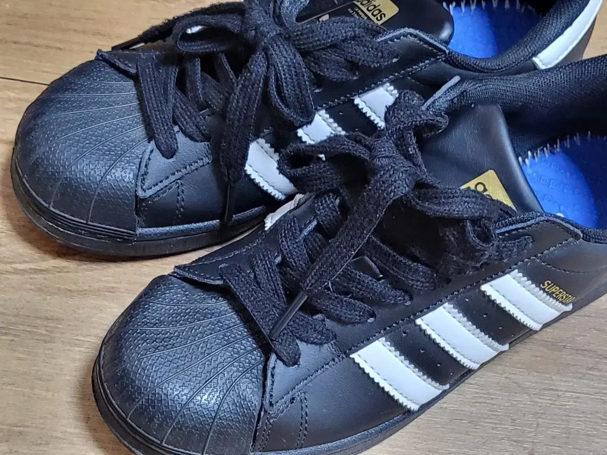 adidas(アディダス) スーパースター 黒 靴 220mm