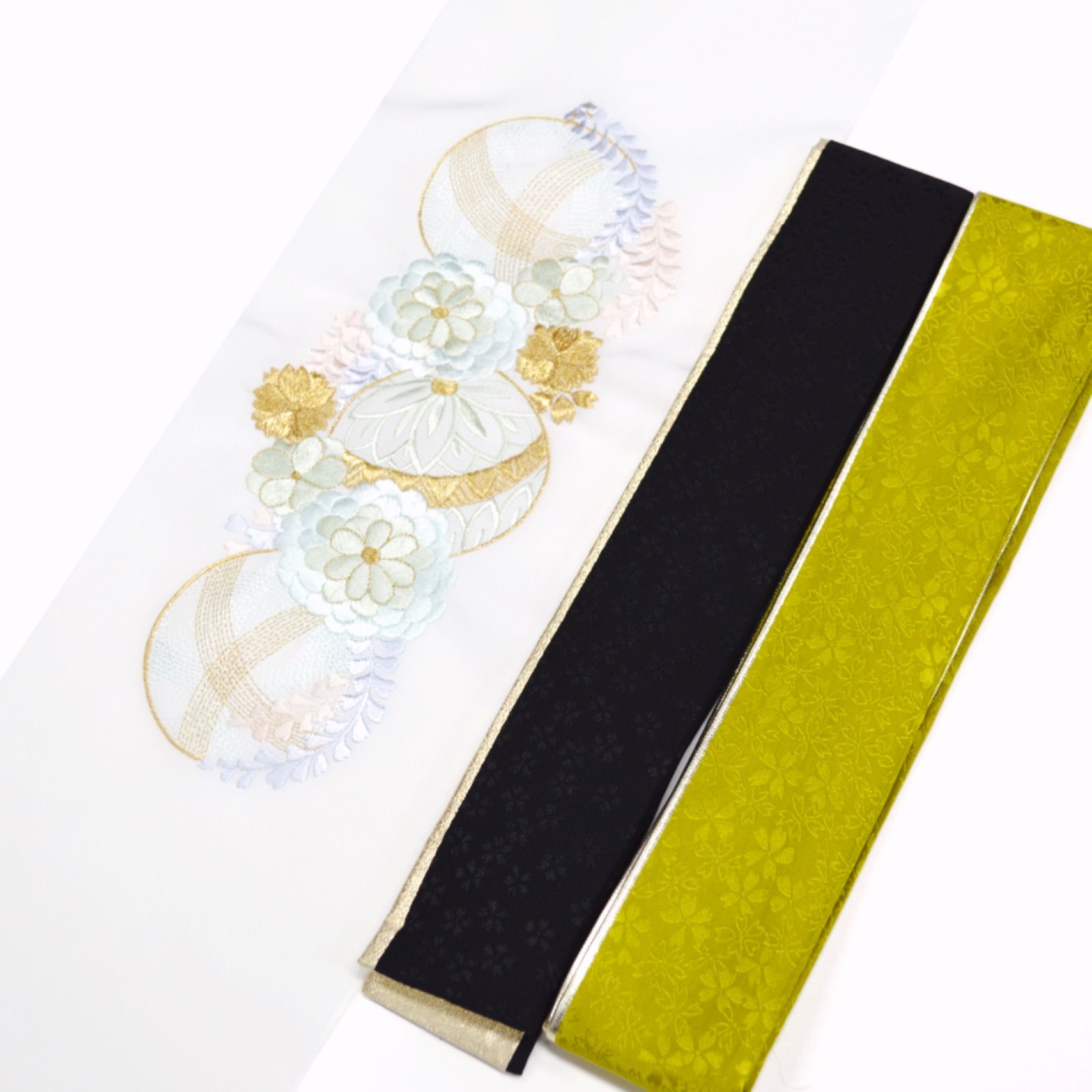 美品》正絹 振袖フルセット SS〜Mサイズ 成人式 金駒刺繍 赤地 鞠 古典