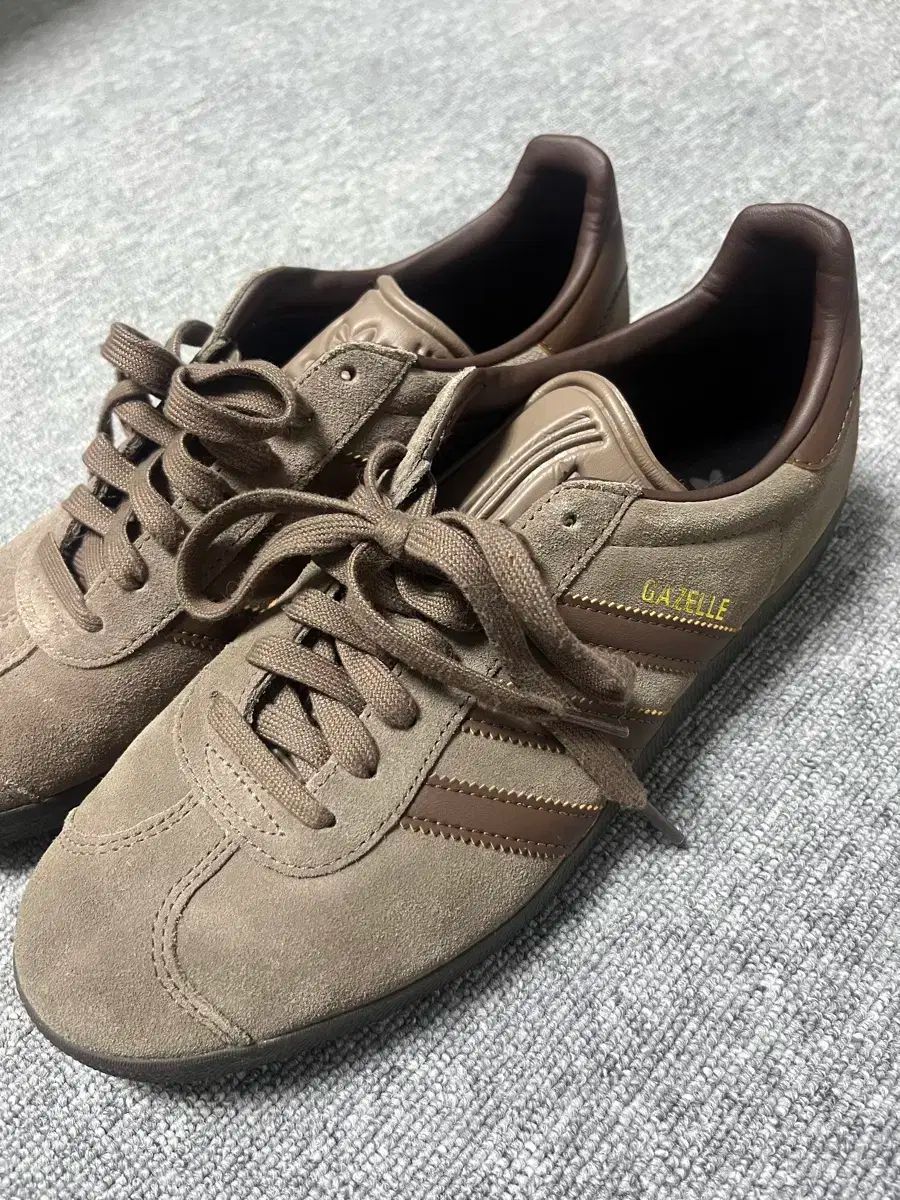 adidas(アディダス) ガゼル 地球 ストラタ ブラウン 黒 270