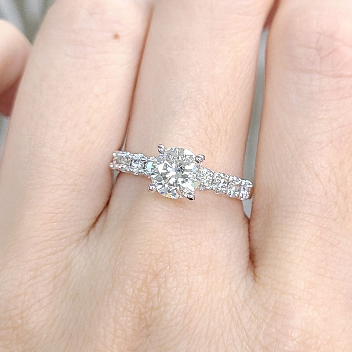 テリ抜群！1ctダイヤモンド VS Very good K18 YGリング 鑑定 - メルカリ