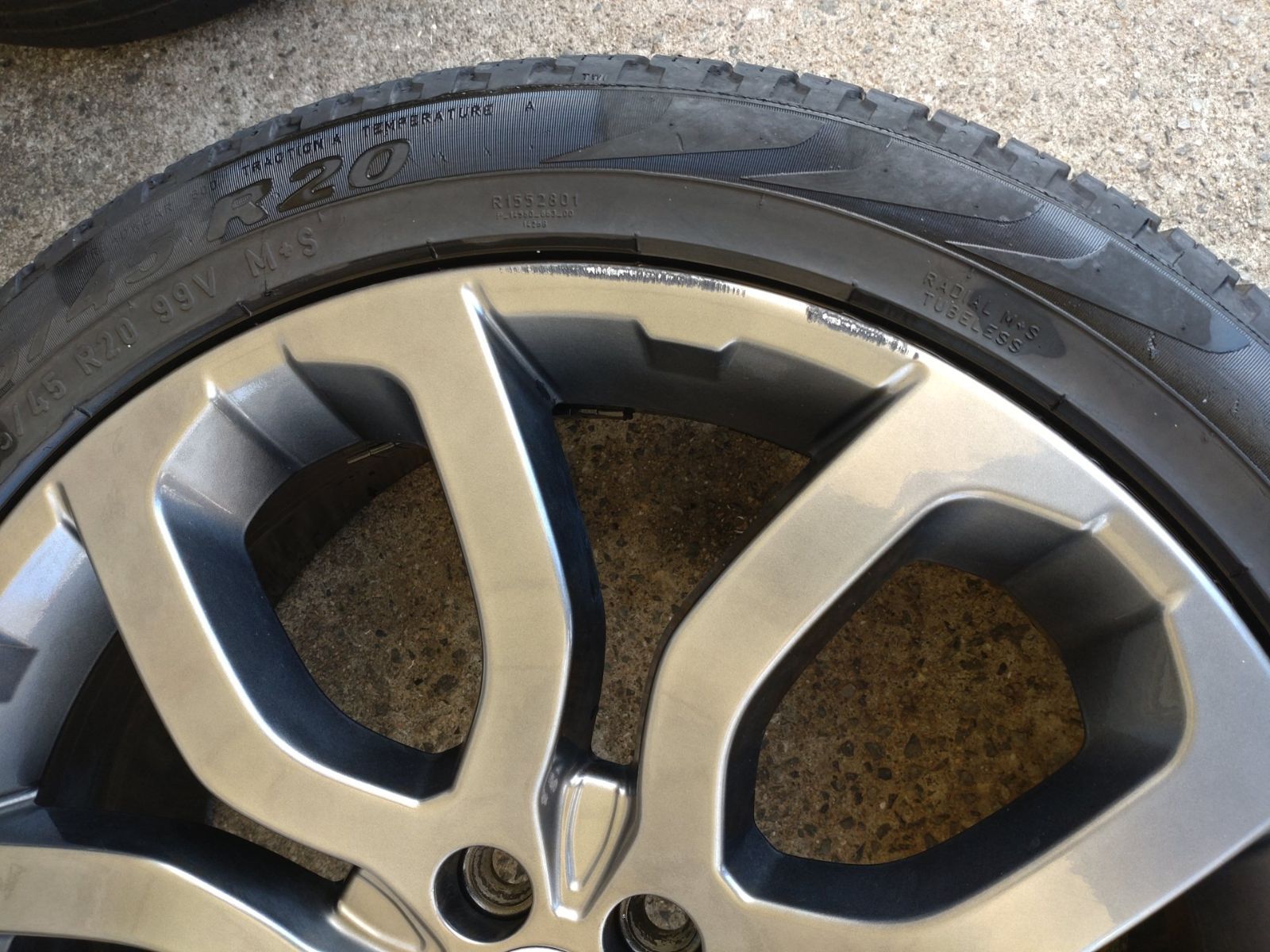 情緒豊かな ランドローバー レンジローバー イヴォーク 純正20インチ 8J 45 108-5H ＆ ピレリ スコーピオン VERDE 245 45R20 4本セット