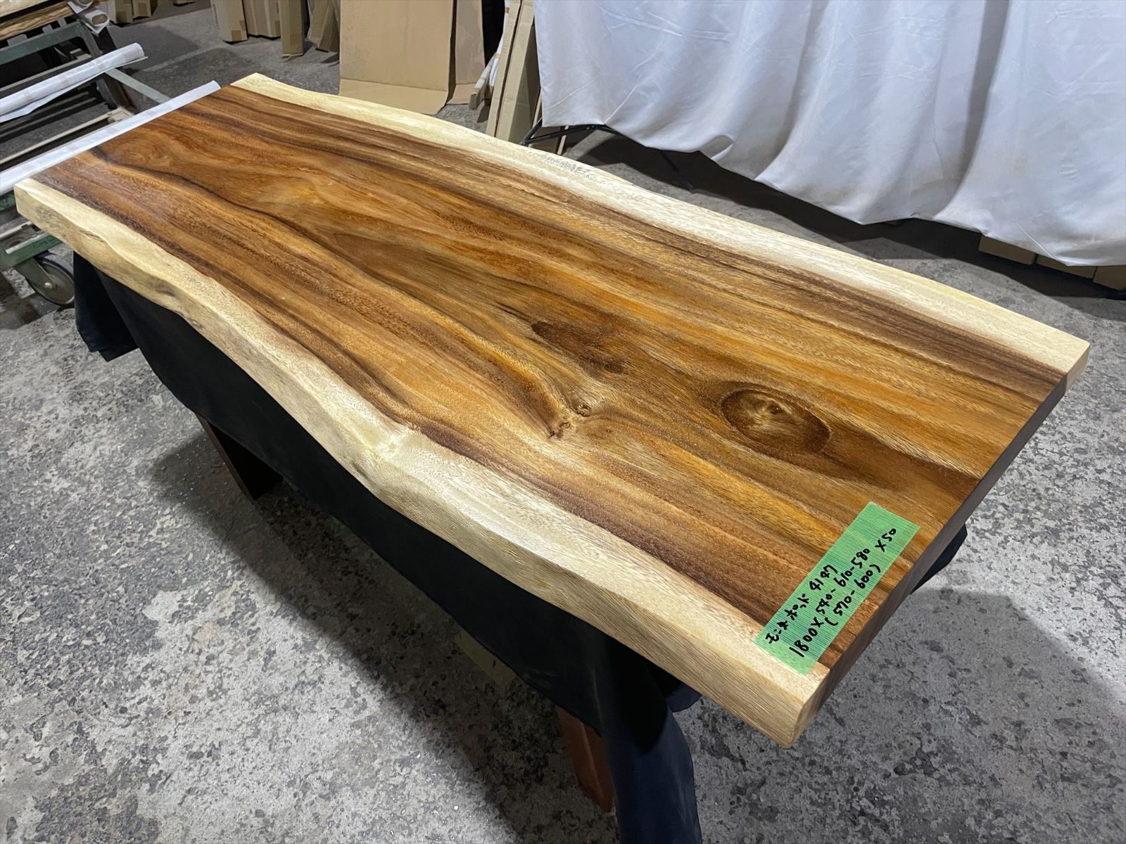モンキーポッド4147　一枚板無垢 乾燥材　1800ｘ540-610-580ｘ50mm カウンター　センターテーブル　ダイニングテーブル