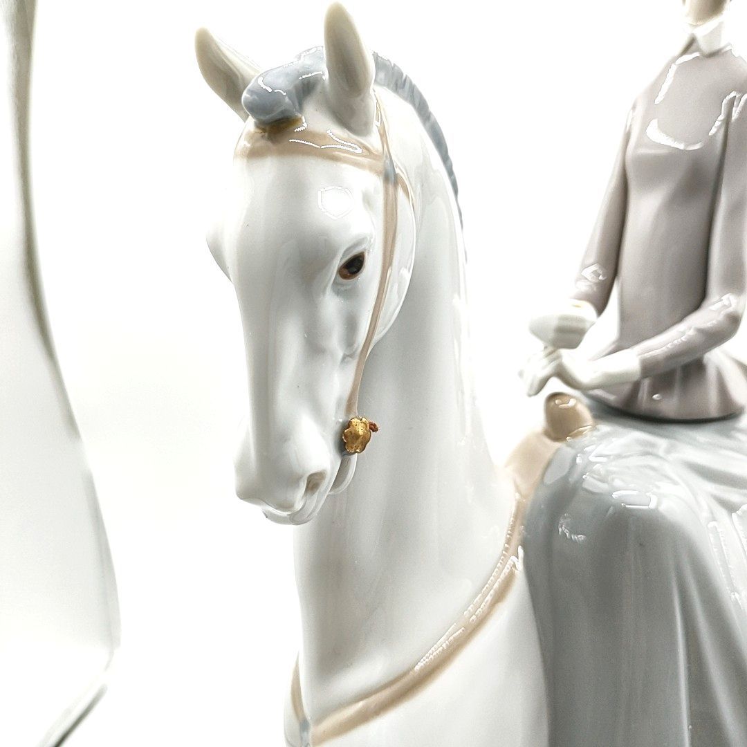 良品】LLADRO リヤドロ 白い馬の少女 フィギュリン 陶器 置物 インテリア - メルカリ