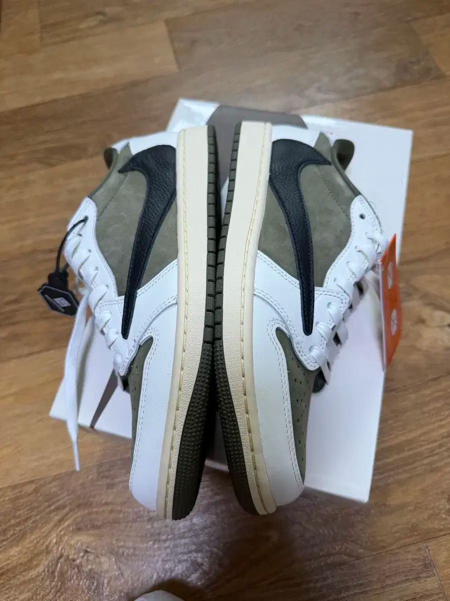 ジョーダン 1 x トラヴィス スコット リバース オリーブ 265