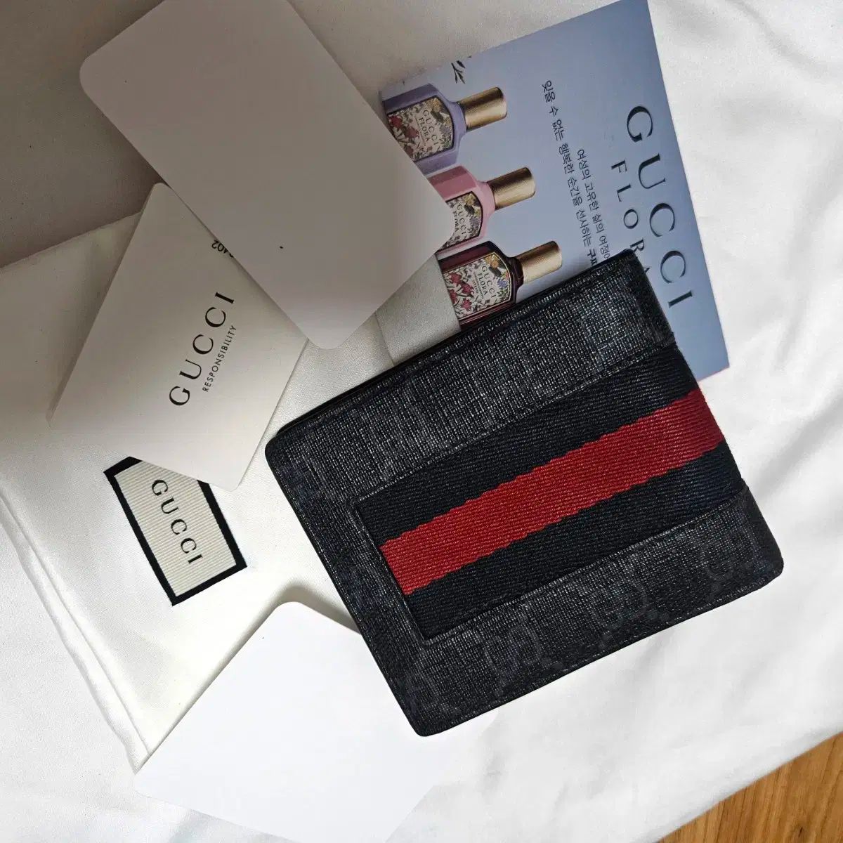 グッチ ブラック シェブロン 二つ折り財布 レッド ストライプ 正規品 です