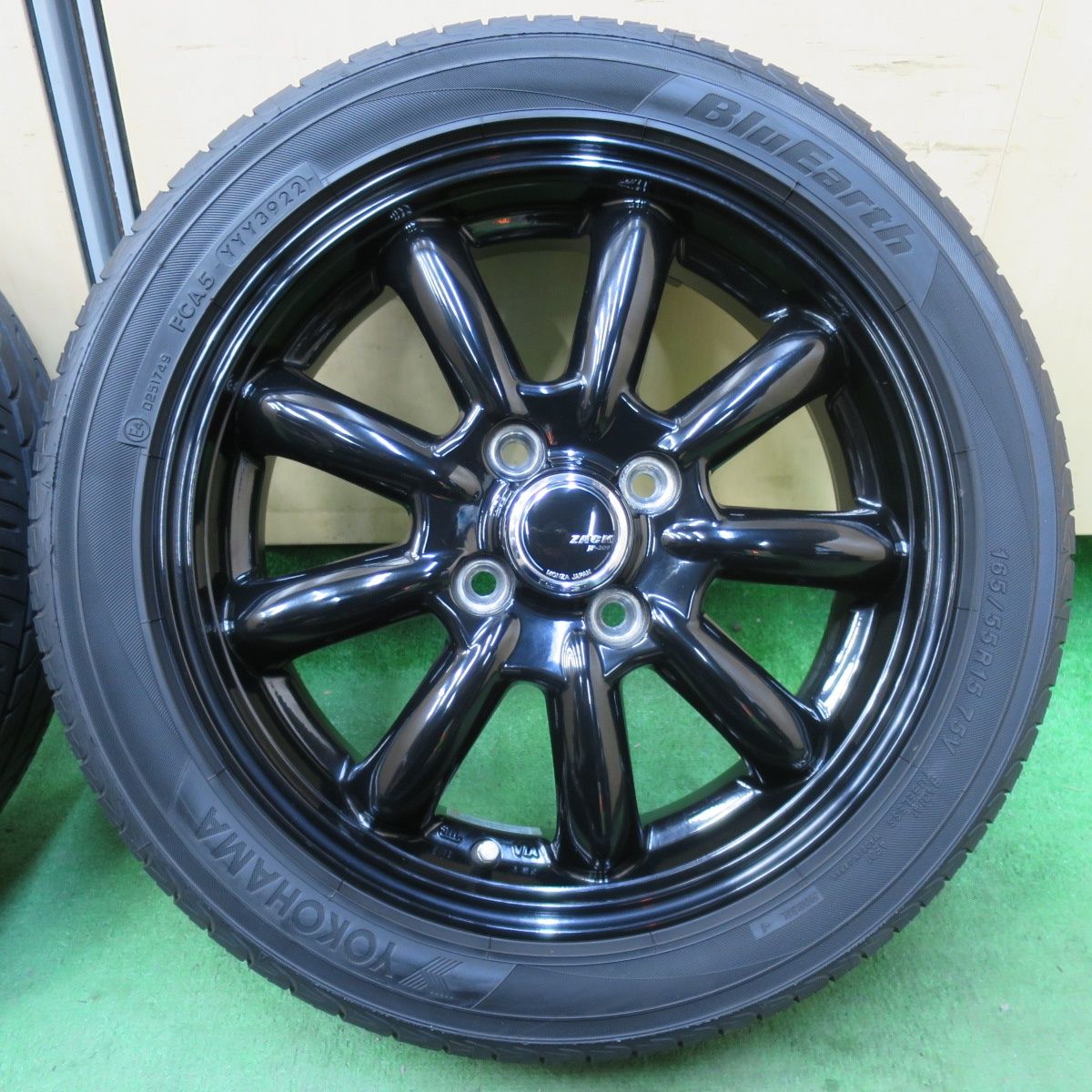 ★シュナイダー☆REVOGZ 215/60R16 PCD114.3 5H インセット48★ 送料無料* バリ溝！キレイ！9.5分☆スタッドレス 215⁄60R16