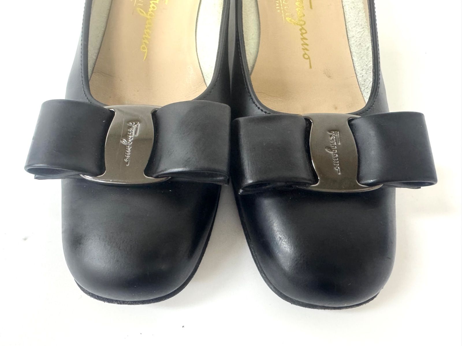 Salvatore Ferragamo フェラガモ　パンプス　ヴァラ　23.0㎝ Salvatore Ferragamo フェラガモ パンプス ヒール4cm ブラック