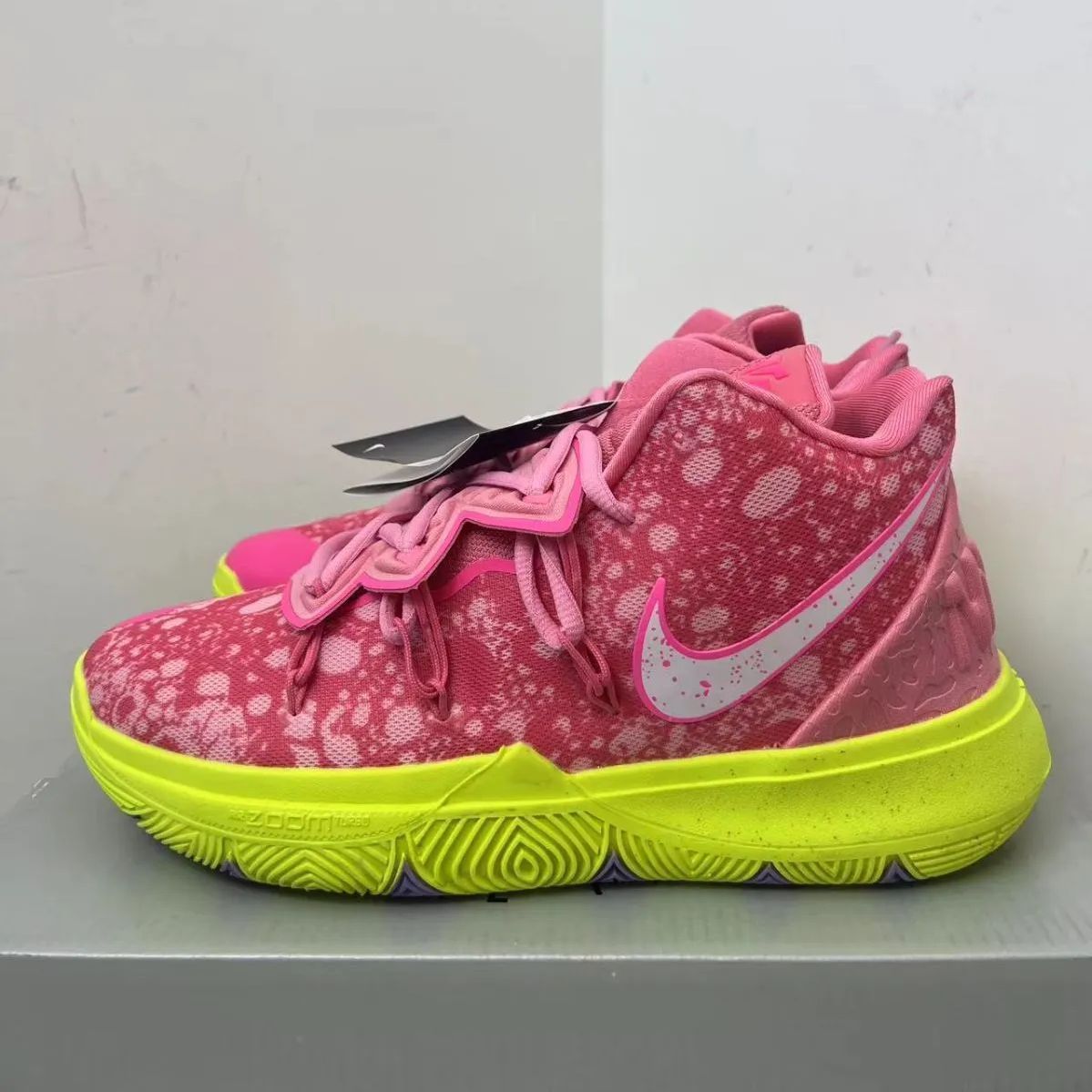 新品未使用 ナイキ SPONGEBOB SQUAREPANTS x Nike kyrie 5 BP スニーカー