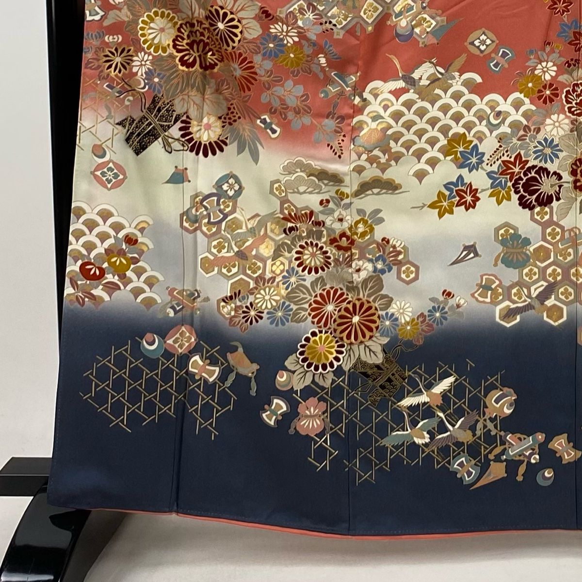 振袖 身丈162.5cm 裄丈64.5cm M 袷 花束 宝尽くし 金彩 染め分け ピンク 正絹 秀品