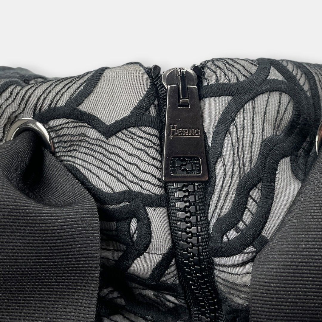 美品 HERNO 23AW フラワー レース 花柄 刺繍 ダウンベスト 40 黒