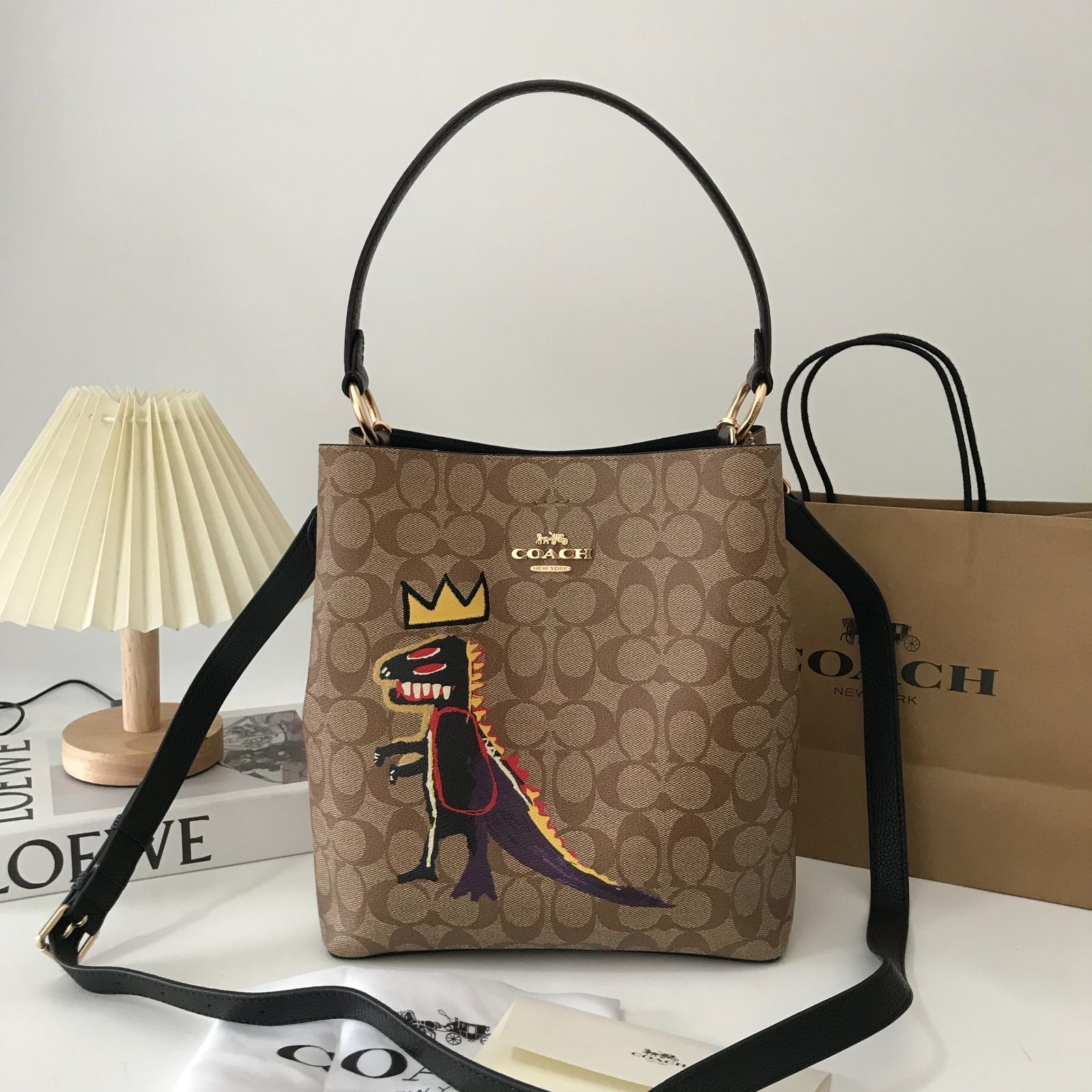 新品 COACH コーチ バッグ ベージュ シグネチャー バスキア 恐竜 ハンドバッグ ショルダーバッグ クロスボディバッグ 2way C5787 -  メルカリ