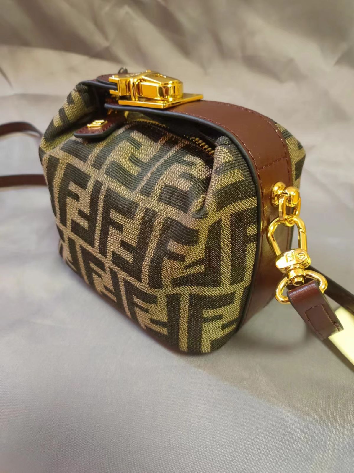 FENDIズッカバニティポーチ マイクロ【FENDI】バニティ ポーチ ズッカ