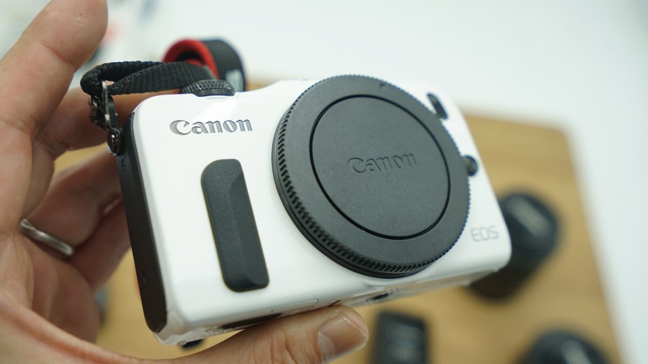 8240 美品 Canon EOS M + EF-M 22mm+18-55mm-