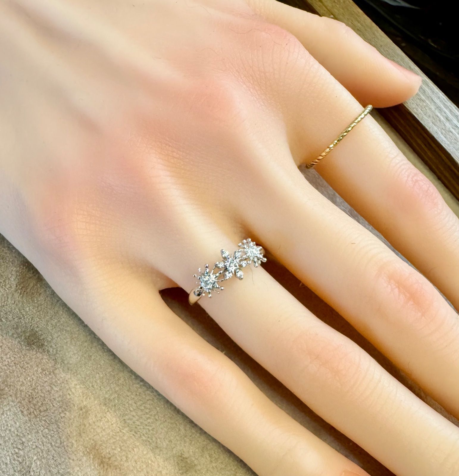 荒居砂羅◆K18WG*11号*雪の結晶モチーフリング*アライサラ 荒居砂羅◇K18WG*11号*雪の結晶モチーフリング*アライサラ - メルカリ