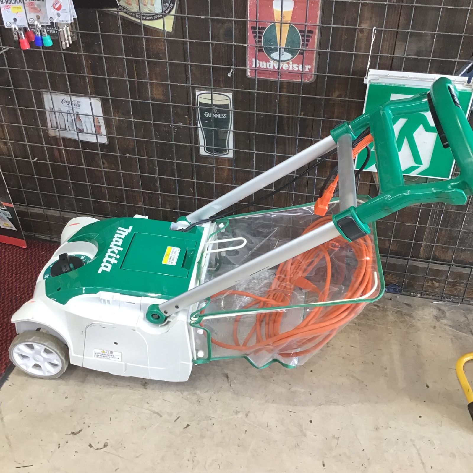 マキタ 電動芝刈機(AC100V) リール式5枚刃・電源コード式 刈込幅280mm/高さ5-55mm MLM2851 100V フラワー・ガーデニング マキタ 電動芝刈機 AC100V リール式5枚刃