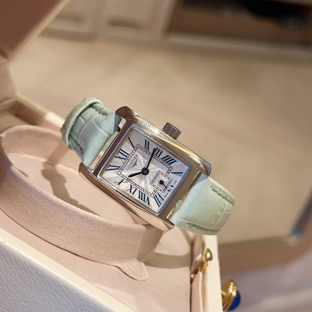 LONGINESのきゃしゃな腕時計♡ ご購入大歓迎です 未使用です longines小角ダイヤ腕時計 自動