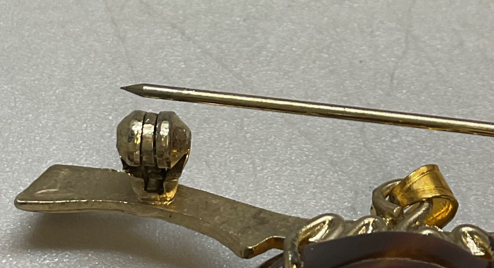 SN288 べっ甲 琥珀 ぶどう房 イエロー ブローチ 珠径 9.6mm 重さ