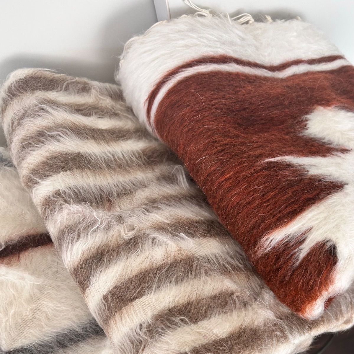 銘品の |トルコより直輸入 | NEW Turkish Battaniye な天然山羊毛を使用したバッターニエ トルコ製 手織り キリム トルコラグ 126cm×78cm ブラウン×ホワイト 【本日のどっきりセール】