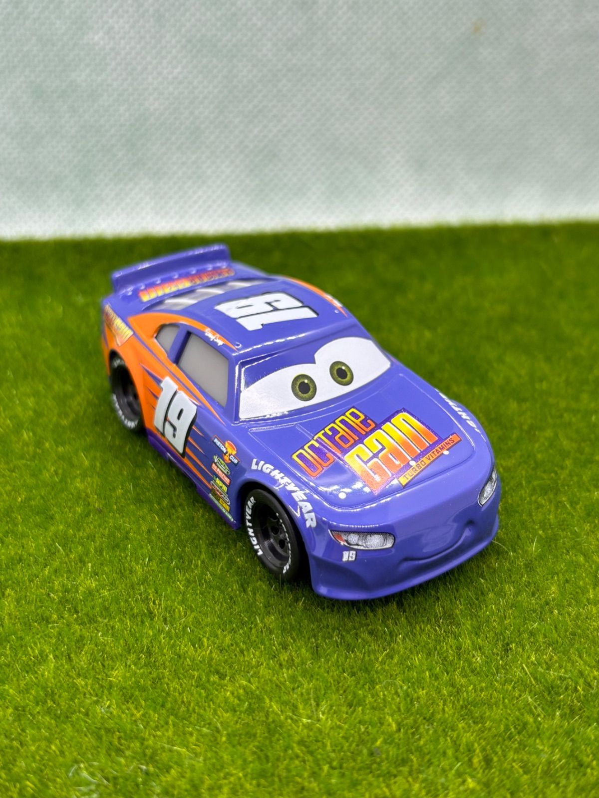 新品】カーズ ミニカー ボビー・スウィフト19番 - メルカリ