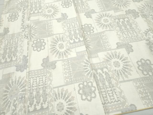 平和屋着物●本場大島紬　白大島　吉祥花文　正絹　逸品　CAAU9687vf 平和屋着物○本場大島紬 白大島 吉祥花文 正絹 逸品 CAAU9687vf - メルカリ